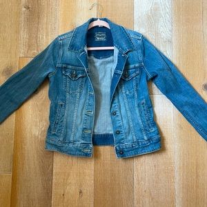 Womens Levi’s Jean Jacket.